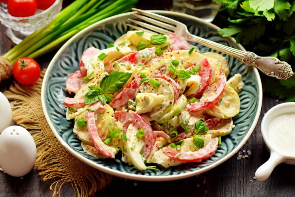 Салат с жареным кабачком – обалденно вкусно, можно готовить хоть каждый день, и вряд ли надоест