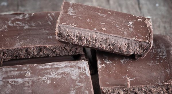 Опасен ли седой шоколад