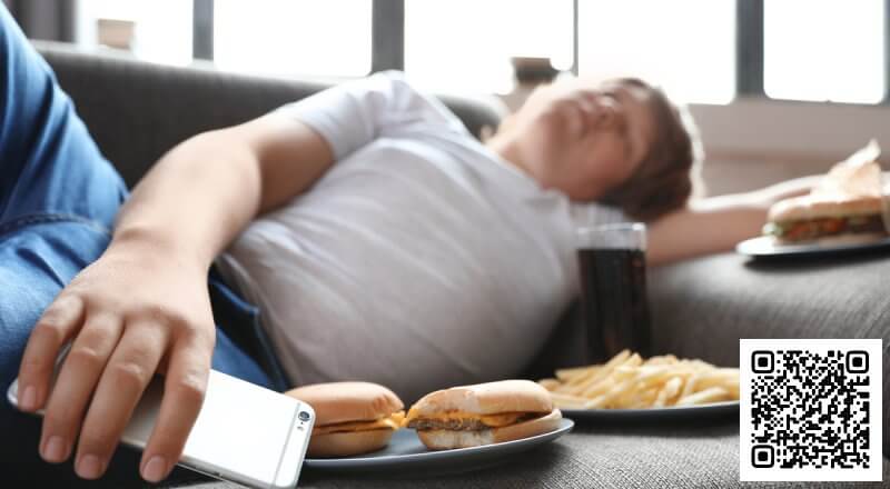 Поели – можно и поспать: 4 ошибки в еде, которые лишают энергии и прибавляют вес