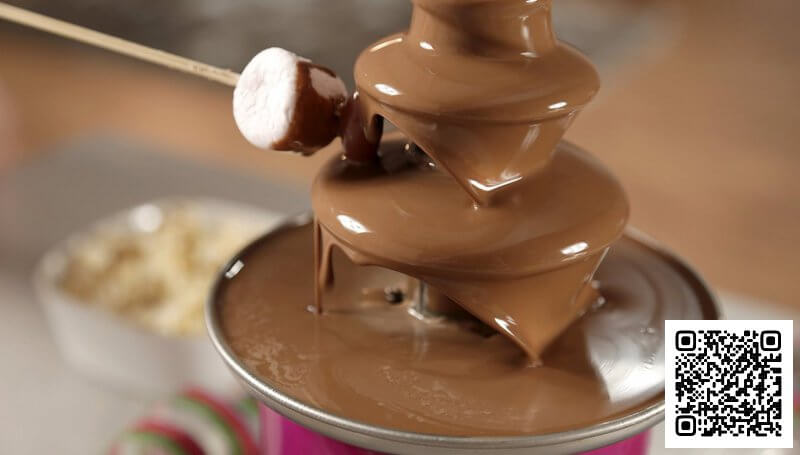Как сделать так, чтобы шоколад для фондю плавно струился в фонтане