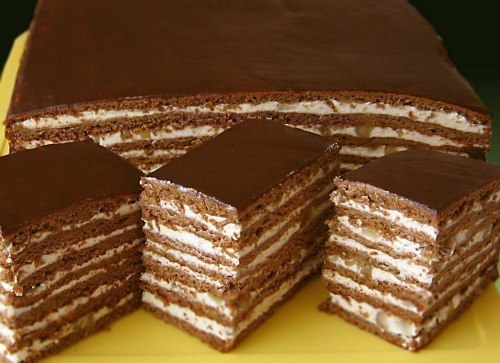 Торт медово-шоколадный с орехами