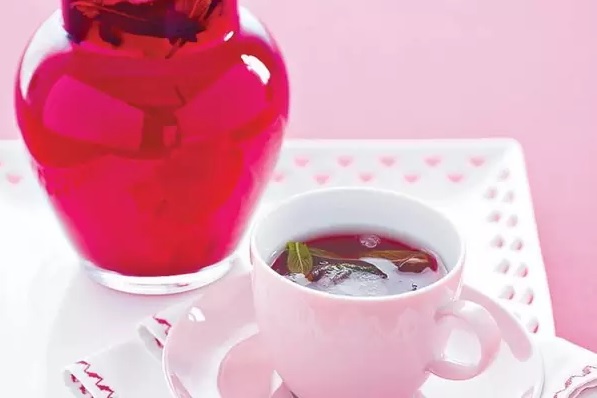 Малиновый и мятный чай со льдом