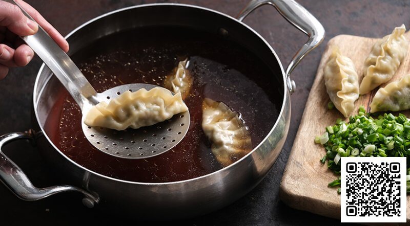 Азиатский суп с дамплингами