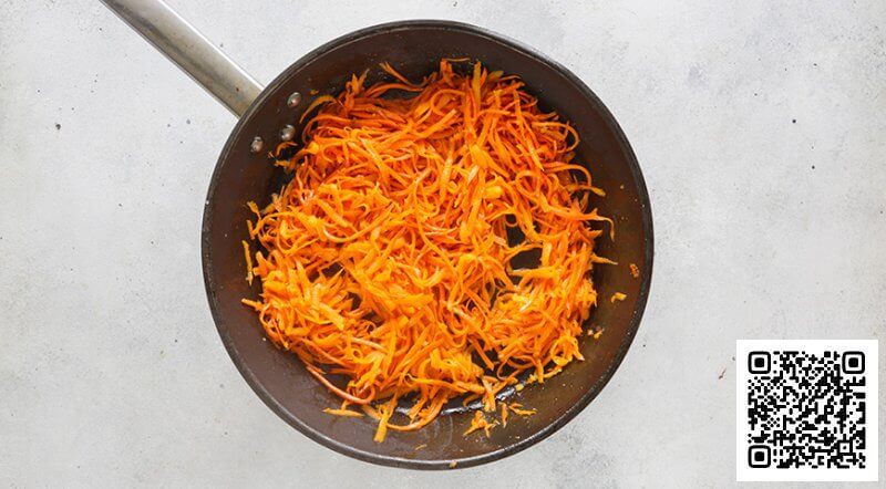 Обжарьте морковь