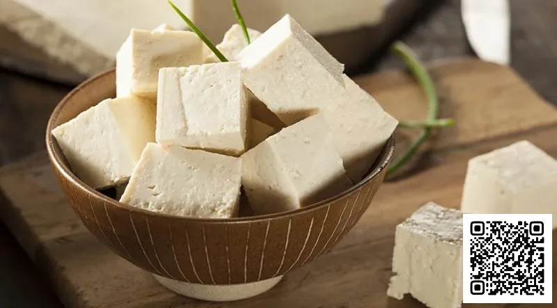 Соевый сыр может стать отличной альтернативой обычному в приготовлении роллов. Идеальный вариант — мягкий «шёлковый» тофу